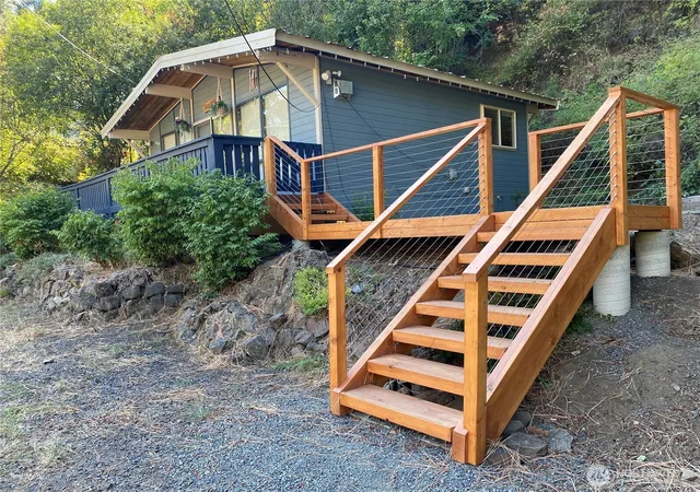 Photo 3 of Single family home for sale at 230 Pine Cliffs Dr, Naches, WA 98937 | MLS# NWM2572266 | Listing updated on 2026-09-25