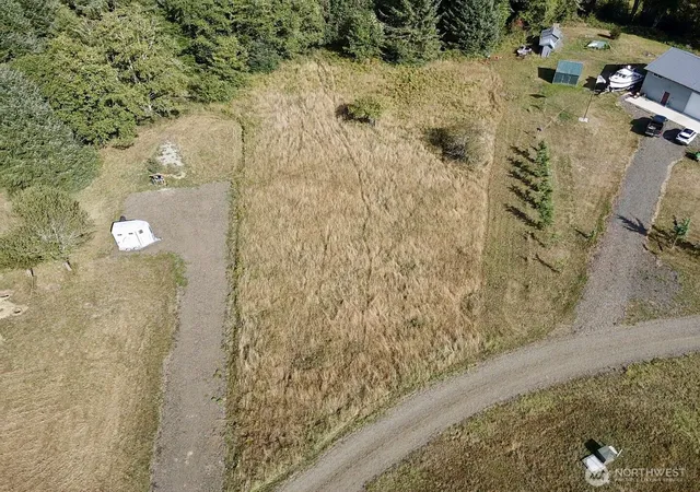 Photo 3 of Sale Pending at 11 S Xxx Palix Rd, South Bend, WA 98586 | MLS# NWM2572274 | Listing updated on 2026-09-29