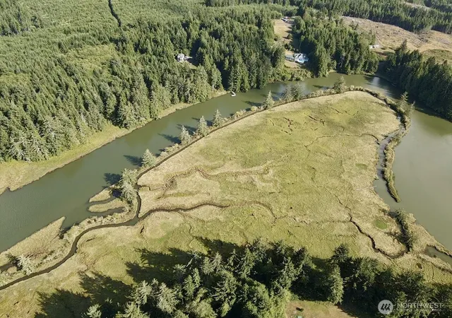 Photo 4 of Sale Pending at 11 S Xxx Palix Rd, South Bend, WA 98586 | MLS# NWM2572274 | Listing updated on 2026-09-29