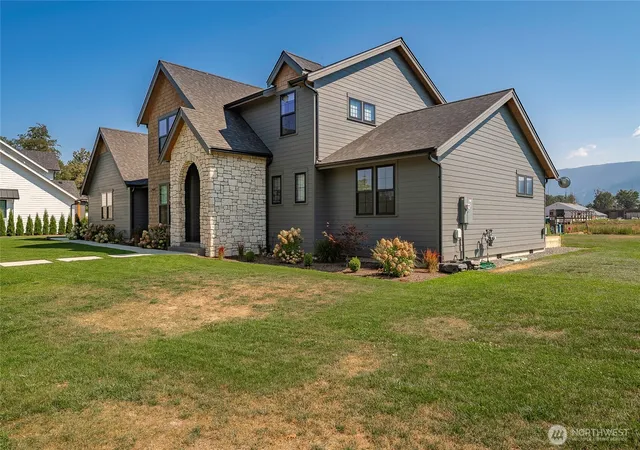 Photo 3 of Single family home for sale at 2469 River Rock Dr, Everson, WA 98247 | MLS# NWM2572277 | Listing updated on 2026-09-25