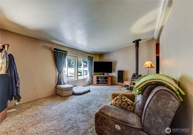 Photo 3 of Manufactured home for sale at 6533 12Th Ave Nw, Tulalip, WA 98271 | MLS# NWM2572278 | Listing updated on 2026-10-02