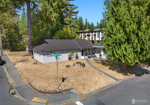 Photo 3 of Single family home for sale at 5507 240th Street Sw, Mountlake Terrace, WA 98043 | MLS# NWM2572307 | Listing updated on 2026-09-30