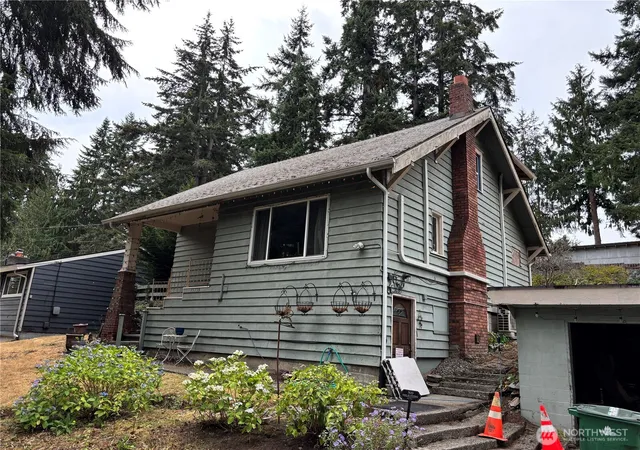 Photo 3 of Single family home for sale at 15739 Densmore Ave N, Shoreline, WA 98133 | MLS# NWM2572315 | Listing updated on 2026-09-25