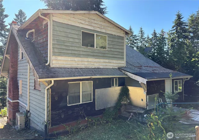 Photo 4 of Single family home for sale at 15739 Densmore Ave N, Shoreline, WA 98133 | MLS# NWM2572315 | Listing updated on 2026-09-25