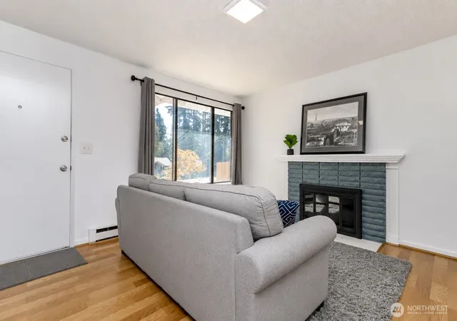 Photo 3 of Single family home for sale at 30303 6th Avenue Sw, Federal Way, WA 98023 | MLS# NWM2572321 | Listing updated on 2026-09-26