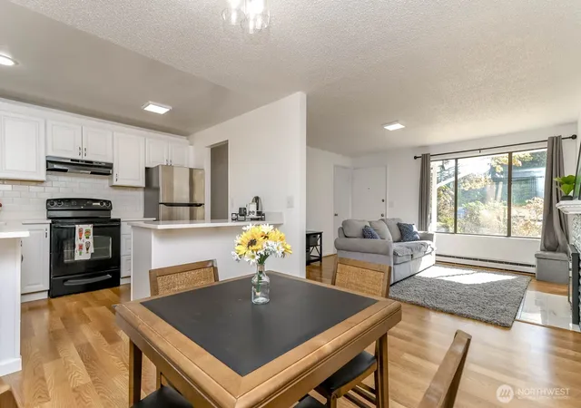 Photo 4 of Single family home for sale at 30303 6th Avenue SW, Federal Way, WA 98023 | MLS# NWM2572321 | Listing updated on 2026-09-26