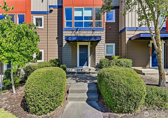 Photo 2 of Townhouse for sale at 1771 25th Ave Ne, Issaquah, WA 98029 | MLS# NWM2572326 | Listing updated on 2026-10-02