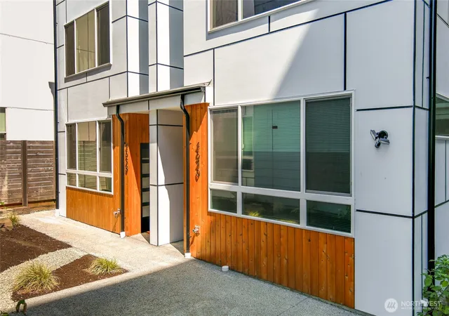 Photo 2 of Townhouse for sale at 4540 40th Ave Sw, Seattle, WA 98116 | MLS# NWM2572346 | Listing updated on 2026-09-25