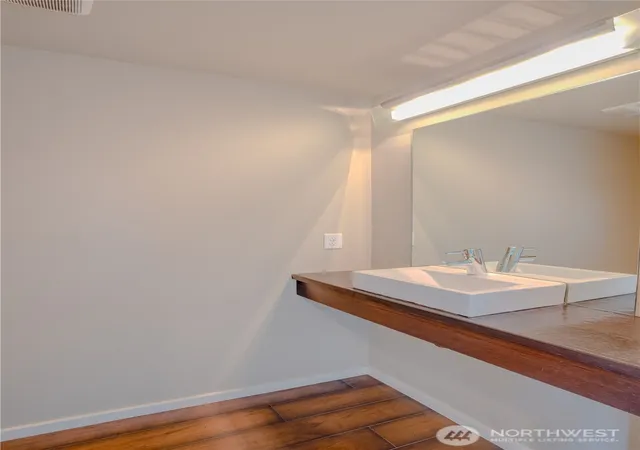 Photo 4 of Sale Pending at 27128 106Th Ave Se, Kent, WA 98030 | MLS# NWM2572349 | Listing updated on 2026-09-25