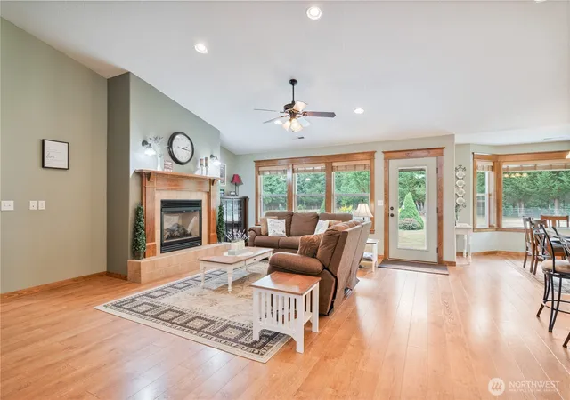 Photo 4 of Sale Pending at 701 Ph 10, Castle Rock, WA 98611 | MLS# NWM2572351 | Listing updated on 2026-09-25