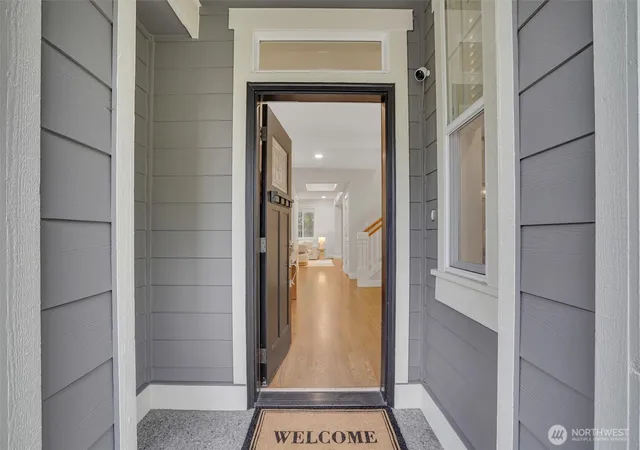 Photo 1 of Single family home for sale at 17211 Ne 117Th Wy, Redmond, WA 98052 | MLS# NWM2572354 | Listing updated on 2026-10-10