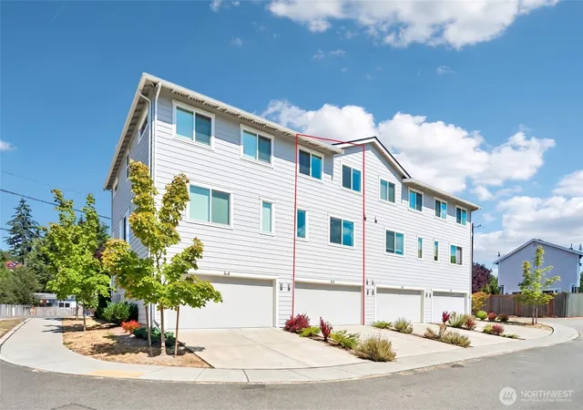 Photo 3 of Townhouse for sale at 5118 164th St Sw #A3, Edmonds, WA 98026 | MLS# NWM2572362 | Listing updated on 2026-10-01