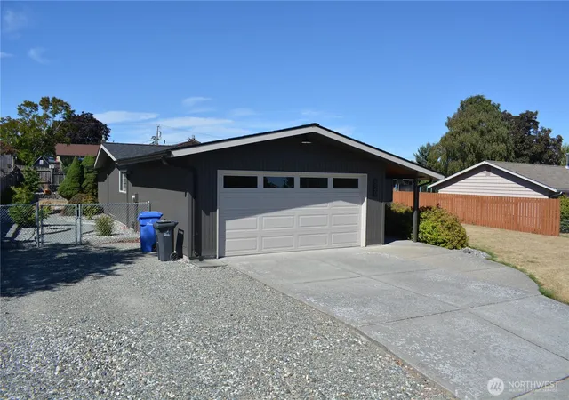 Photo 1 of Sale Pending at 520 Sw 4th Avenue, Oak Harbor, WA 98277 | MLS# NWM2572374 | Listing updated on 2026-09-25