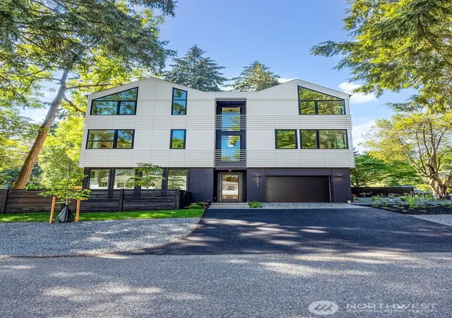 Photo 34 of Single family home for sale at 2011 Ne 123Rd St, Seattle, WA 98125 | MLS# NWM2572389 | Listing updated on 2026-10-22