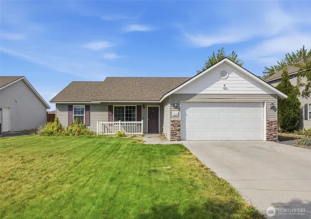 Photo 1 of Single family home for sale at 1114 W Luta St, Moses Lake, WA 98837 | MLS# NWM2572390 | Listing updated on 2026-09-24
