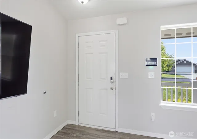 Photo 3 of Single family home for sale at 1114 W Luta St, Moses Lake, WA 98837 | MLS# NWM2572390 | Listing updated on 2026-09-24