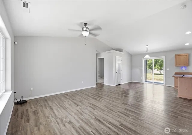 Photo 4 of Single family home for sale at 1114 W Luta St, Moses Lake, WA 98837 | MLS# NWM2572390 | Listing updated on 2026-09-24