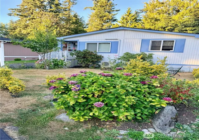 Photo 3 of Manufactured home for sale at 9425 56th Street Se #14, Snohomish, WA 98290 | MLS# NWM2572400 | Listing updated on 2026-09-25