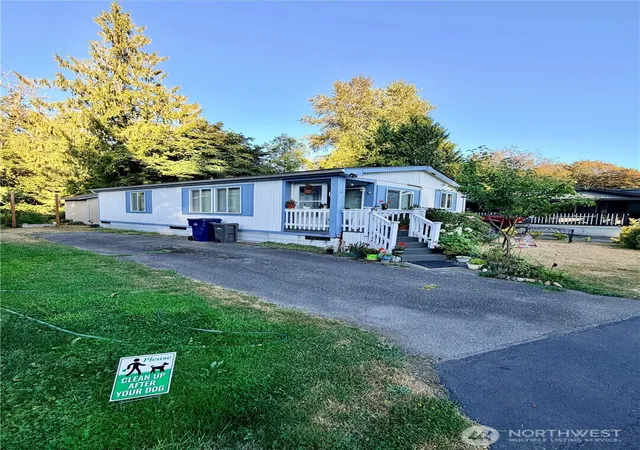 Photo 3 of Manufactured home for sale at 9425 56th Street SE #14, Snohomish, WA 98290 | MLS# NWM2572400 | Listing updated on 2026-09-25