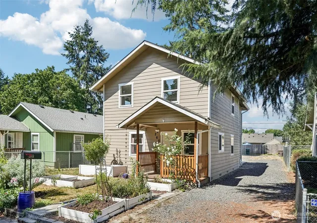 Photo 2 of Single family home for sale at 265 17th Ave, Longview, WA 98632 | MLS# NWM2572401 | Listing updated on 2026-09-25