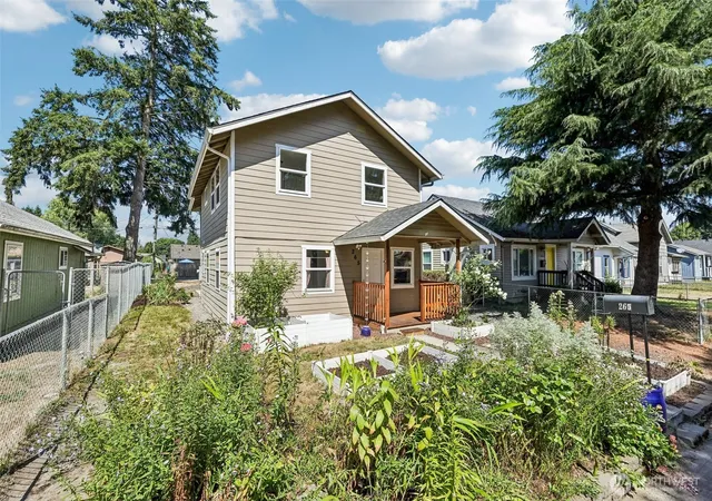 Photo 3 of Single family home for sale at 265 17Th Ave, Longview, WA 98632 | MLS# NWM2572401 | Listing updated on 2026-09-25