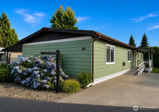 Manufactured home for sale at 16300 State Hwy 305 Ne #44, Poulsbo, WA 98370 | MLS# NWM2572413
