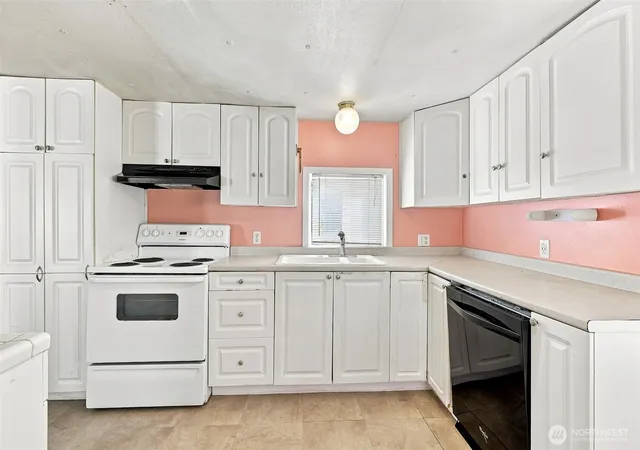 Photo 3 of Manufactured home for sale at 2424 S 260Th St #45, Kent, WA 98032 | MLS# NWM2572425 | Listing updated on 2026-09-25