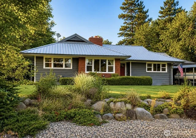 Photo 1 of Contingent at 223 E 2nd St, Tonasket, WA 98855 | MLS# NWM2572478 | Listing updated on 2026-09-26