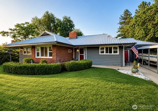 Photo 2 of Contingent at 223 E 2nd St, Tonasket, WA 98855 | MLS# NWM2572478 | Listing updated on 2026-09-26