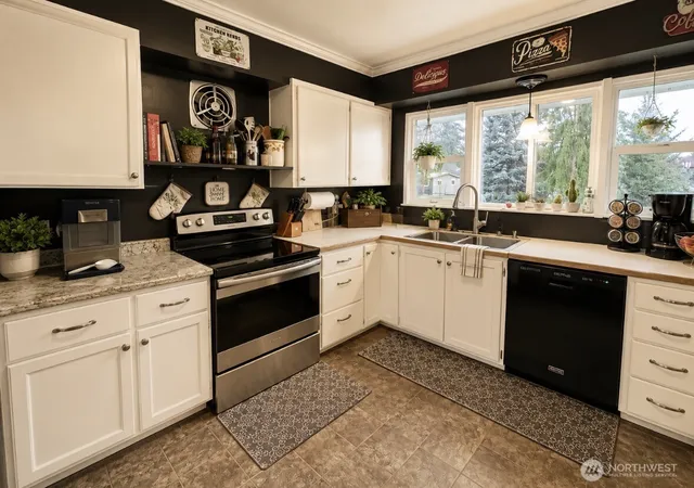 Photo 4 of Single family home for sale at 223 E 2Nd St, Tonasket, WA 98855 | MLS# NWM2572478 | Listing updated on 2026-09-26