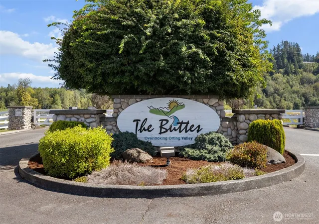 Photo 3 of Sale Pending at 19109 206th St E, Orting, WA 98360 | MLS# NWM2572489 | Listing updated on 2026-09-25