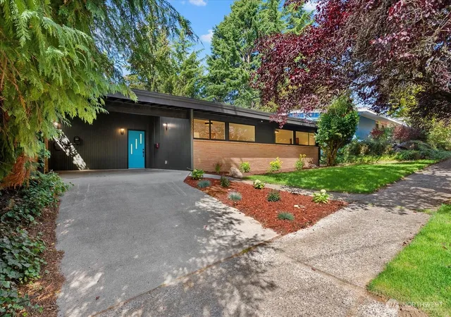 Photo 3 of Sale Pending at 8009 28th Avenue Ne, Seattle, WA 98115 | MLS# NWM2572500 | Listing updated on 2026-10-07