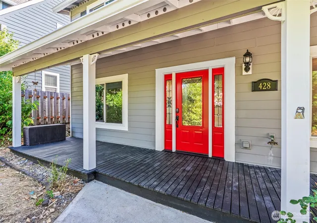 Photo 3 of Single family home for sale at 428 S 2nd Pl, Kalama, WA 98625 | MLS# NWM2572503 | Listing updated on 2026-09-28