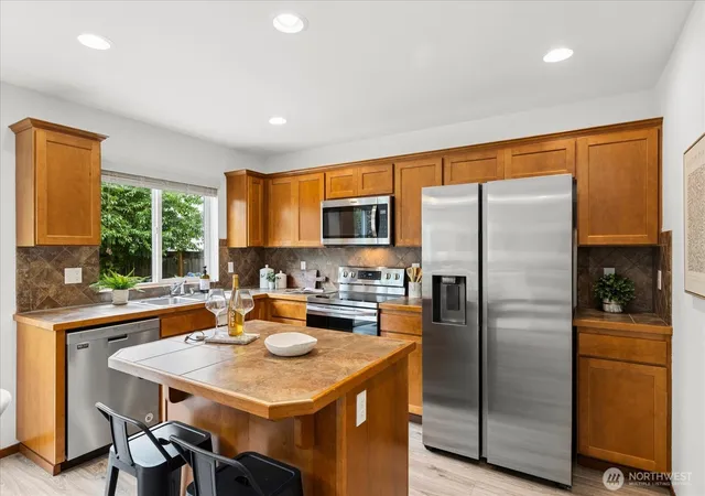 Photo 3 of Sale Pending at 10051 2Nd Pl Ne, Lake Stevens, WA 98258 | MLS# NWM2572513 | Listing updated on 2026-09-24