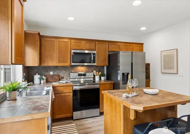 Photo 4 of Sale Pending at 10051 2Nd Pl Ne, Lake Stevens, WA 98258 | MLS# NWM2572513 | Listing updated on 2026-09-24