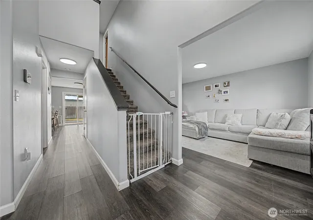 Photo 3 of Single family home for sale at 1737 W Mockingbird St, Moses Lake, WA 98837 | MLS# NWM2572514 | Listing updated on 2026-09-25