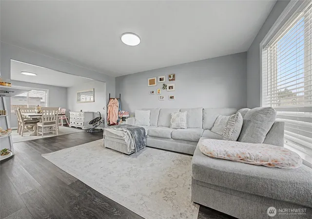 Photo 3 of Single family home for sale at 1737 W Mockingbird St, Moses Lake, WA 98837 | MLS# NWM2572514 | Listing updated on 2026-09-25