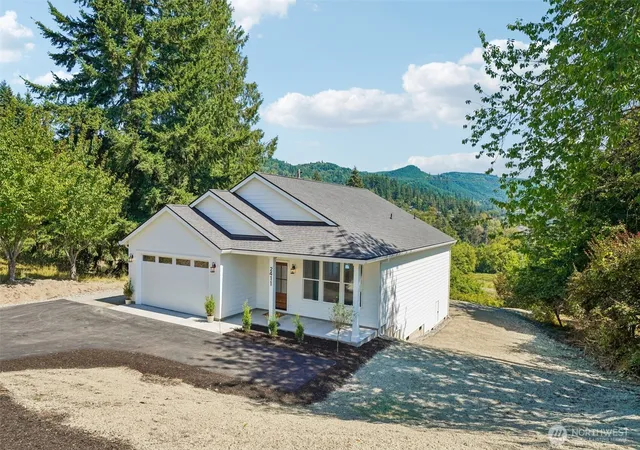Photo 3 of Sale Pending at 2411 Sunrise St, Kelso, WA 98626 | MLS# NWM2572520 | Listing updated on 2026-08-28