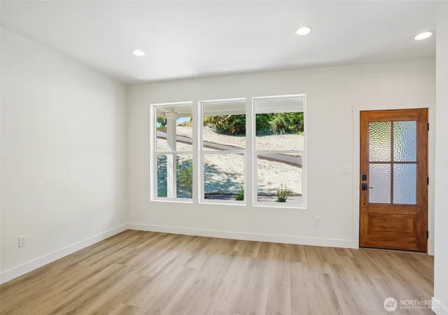 Photo 4 of Sale Pending at 2411 Sunrise St, Kelso, WA 98626 | MLS# NWM2572520 | Listing updated on 2026-08-28
