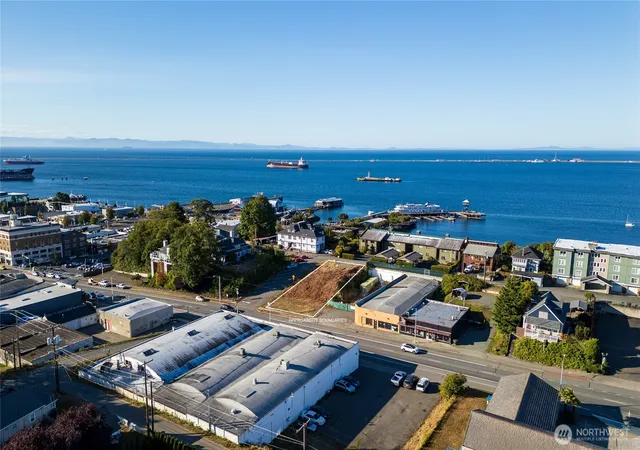 Photo 4 of Sale Pending at 999 E 1St St, Port Angeles, WA 98362 | MLS# NWM2572532 | Listing updated on 2026-10-02