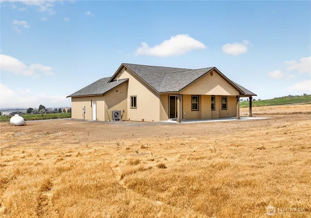 Photo 2 of Single family home for sale at 240 Windrow Ln, Ellensburg, WA 98926 | MLS# NWM2572533 | Listing updated on 2026-09-25