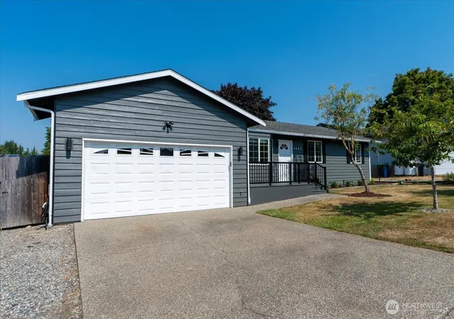 Photo 2 of Sale Pending at 6607 69th St Ne, Marysville, WA 98270 | MLS# NWM2572559 | Listing updated on 2026-10-02