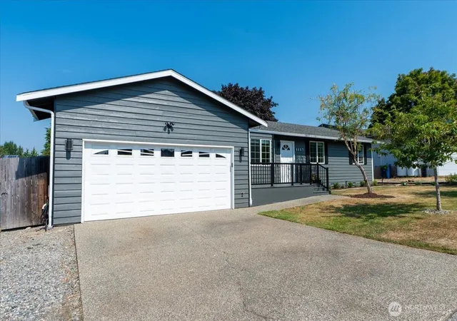 Photo 3 of Sale Pending at 6607 69th St Ne, Marysville, WA 98270 | MLS# NWM2572559 | Listing updated on 2026-10-02
