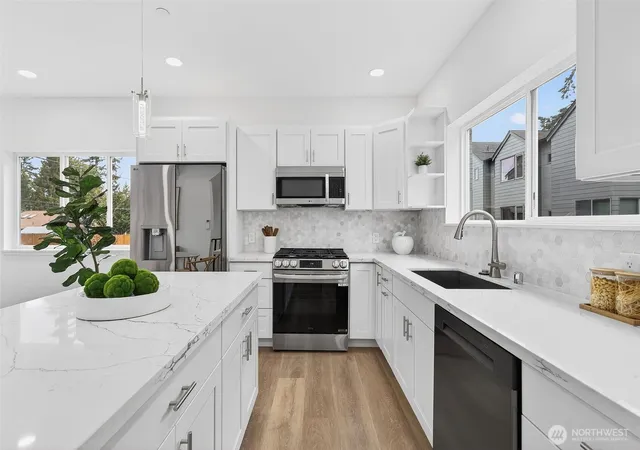 Photo 3 of Townhouse for sale at 221 Ne 185Th St #B, Shoreline, WA 98155 | MLS# NWM2572562 | Listing updated on 2026-09-25