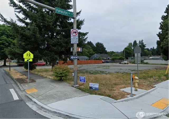 Photo 1 of Sale Pending at 250 Park Ave N, Renton, WA 98057 | MLS# NWM2572563 | Listing updated on 2026-09-25