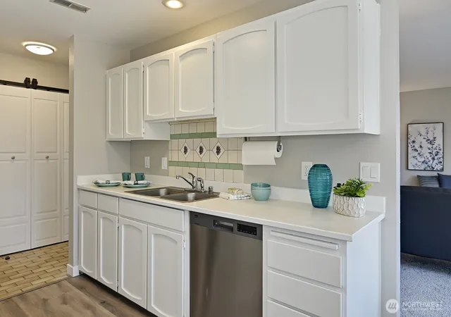 Photo 4 of Condo for sale at 4120 212Th St Sw #B301, Mountlake Terrace, WA 98043 | MLS# NWM2572575 | Listing updated on 2026-09-18