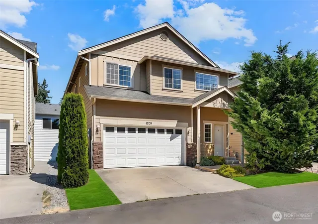 Photo 3 of Condo for sale at 1209 139th Pl Sw, Lynnwood, WA 98087 | MLS# NWM2572589 | Listing updated on 2026-09-24