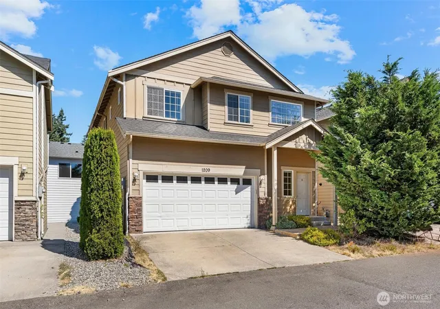 Photo 3 of Condo for sale at 1209 139Th Pl Sw, Lynnwood, WA 98087 | MLS# NWM2572589 | Listing updated on 2026-09-24