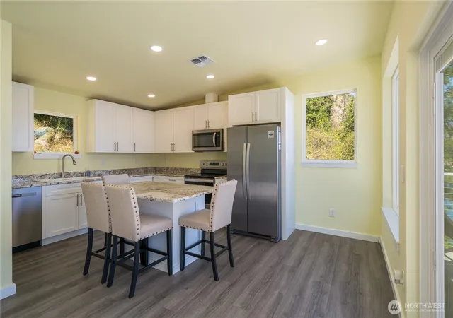 Photo 3 of Single family home for sale at 9064 S Lakeshore Rd, Chelan, WA 98816 | MLS# NWM2572591 | Listing updated on 2026-10-03