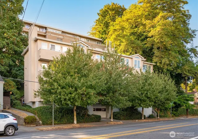 Photo 2 of Sale Pending at 2167 Dexter Ave N #301, Seattle, WA 98109 | MLS# NWM2572596 | Listing updated on 2026-10-01